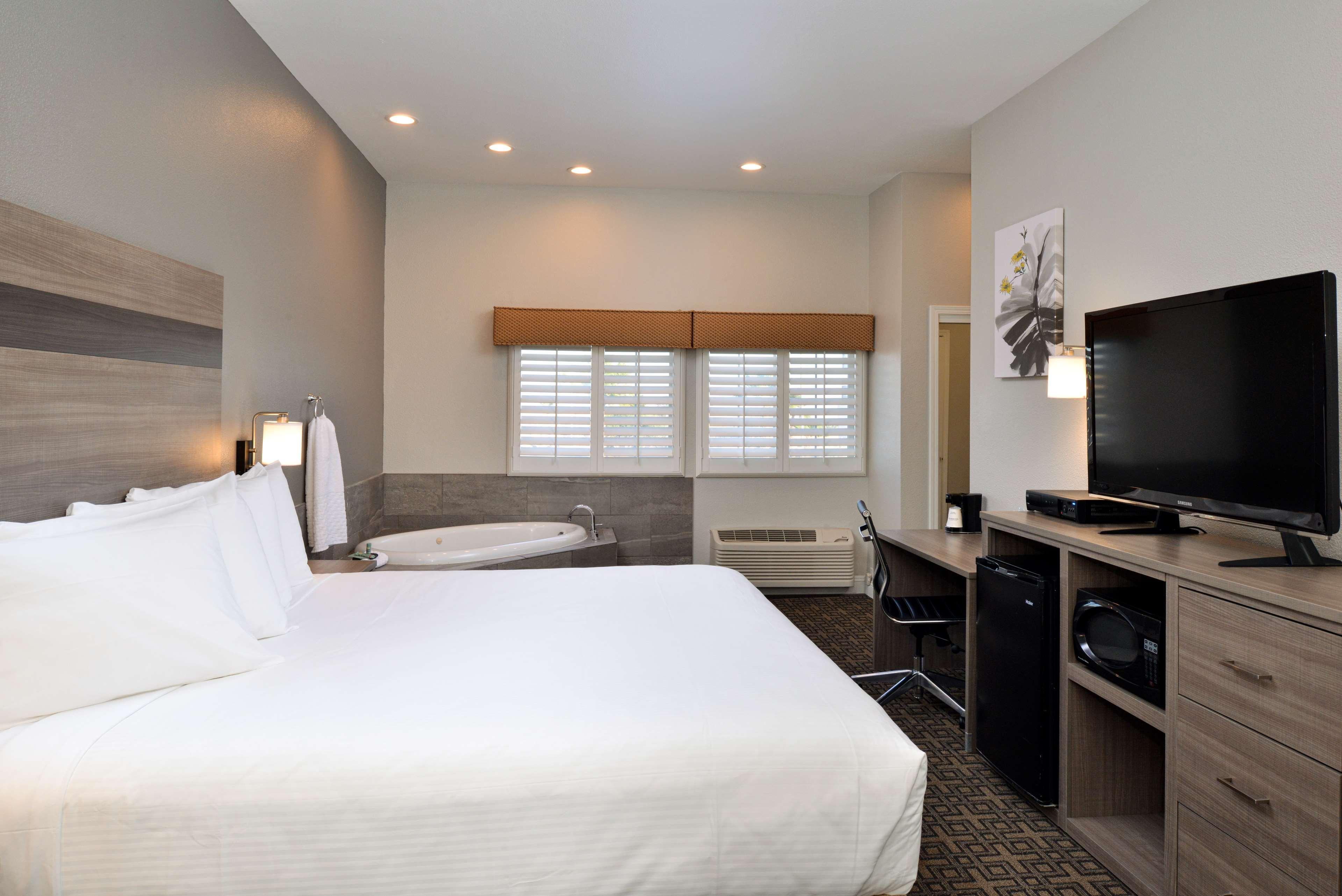 Best Western Kettleman City Inn & Suites Exterior photo